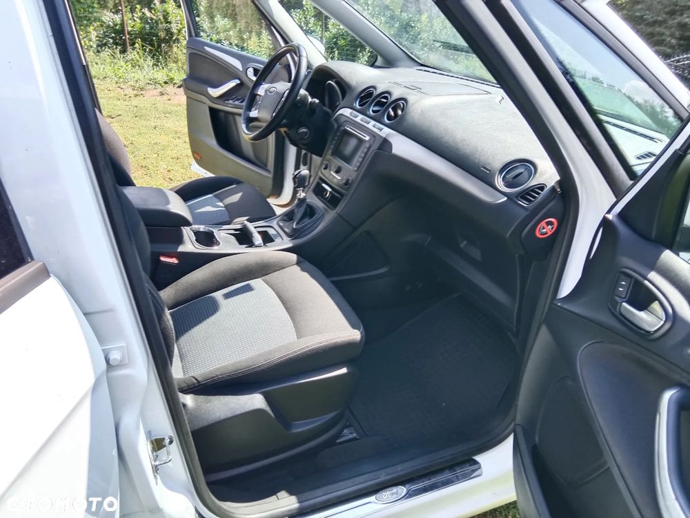 Ford Galaxy - 8