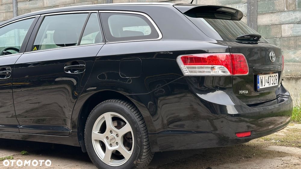 Toyota Avensis 1.8 Sol - 14