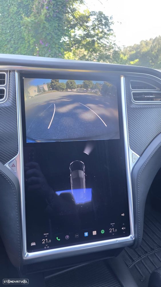 Tesla Model X - 11