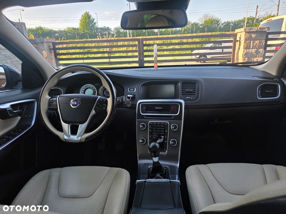 Volvo S60 D3 R-Design - 25