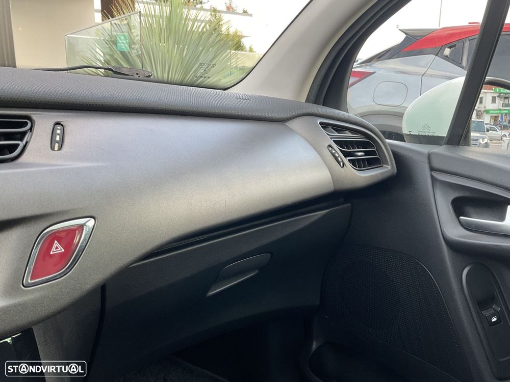 Citroën C3 1.2 PureTech Attraction - 32