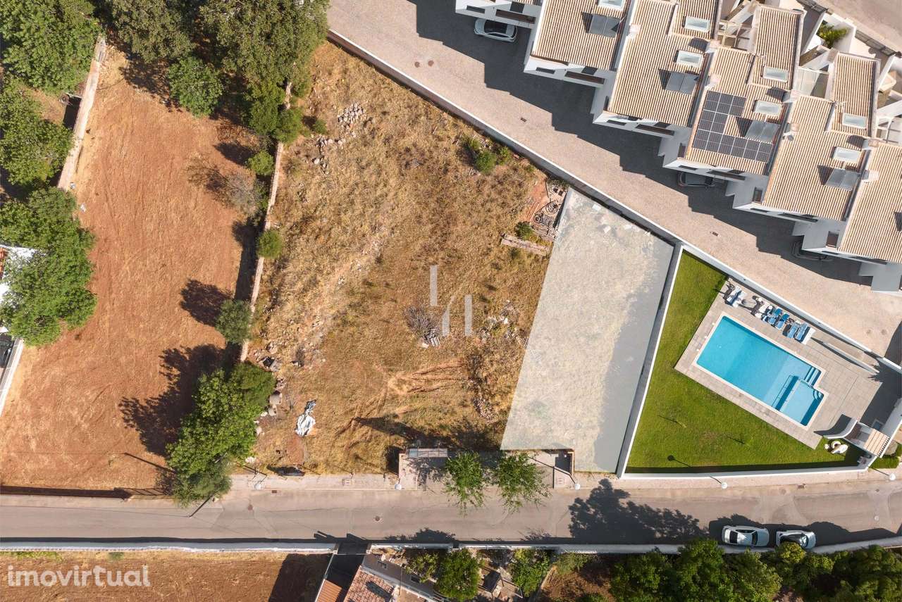 Lote urbano T4 para construção com projeto aprovado em Campina, São Br - Grande imagem: 2/24