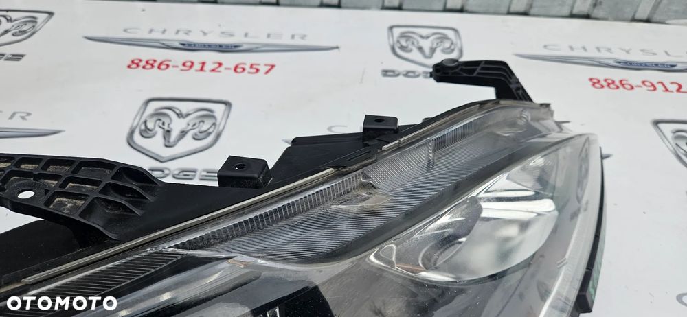 Chrysler Pacifica 2016- Reflektor prawy Lampa prawa  68370844AB  LED SOCZEWKA - 10