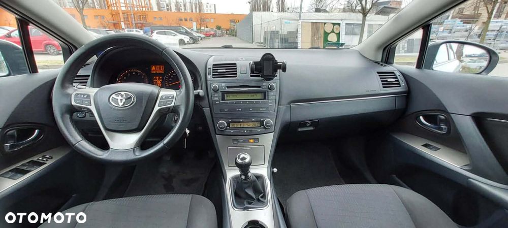 Toyota Avensis 1.8 Sol - 9