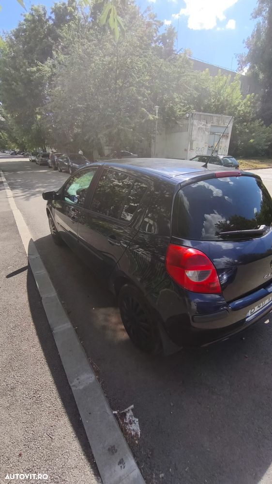 Renault Clio III 1.6 16V Dynamique - 1