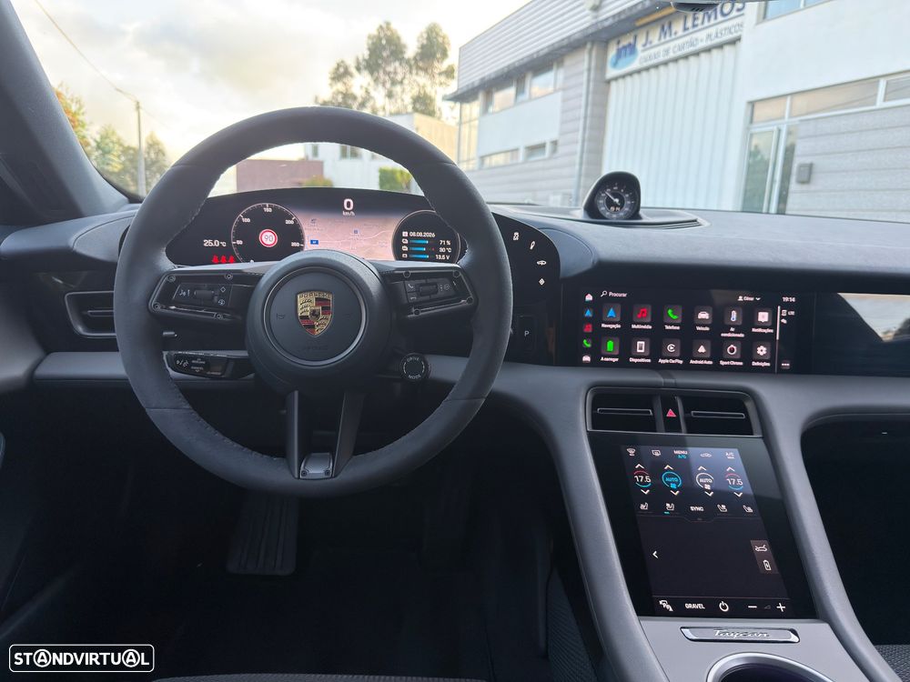 Porsche Taycan Cross Turismo 4 - 32