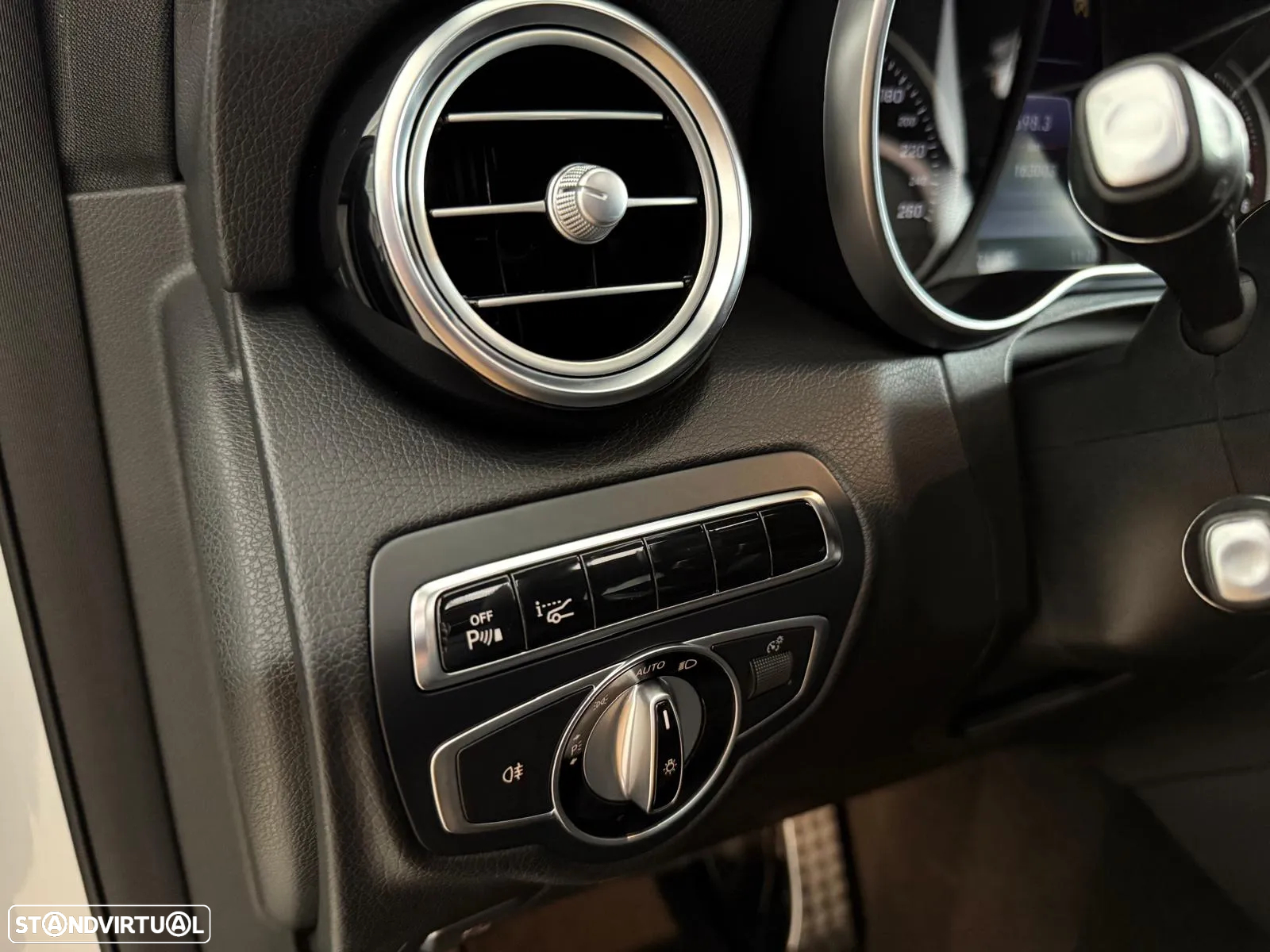 Mercedes-Benz GLC 250 d 4Matic 9G-TRONIC AMG Line - 26
