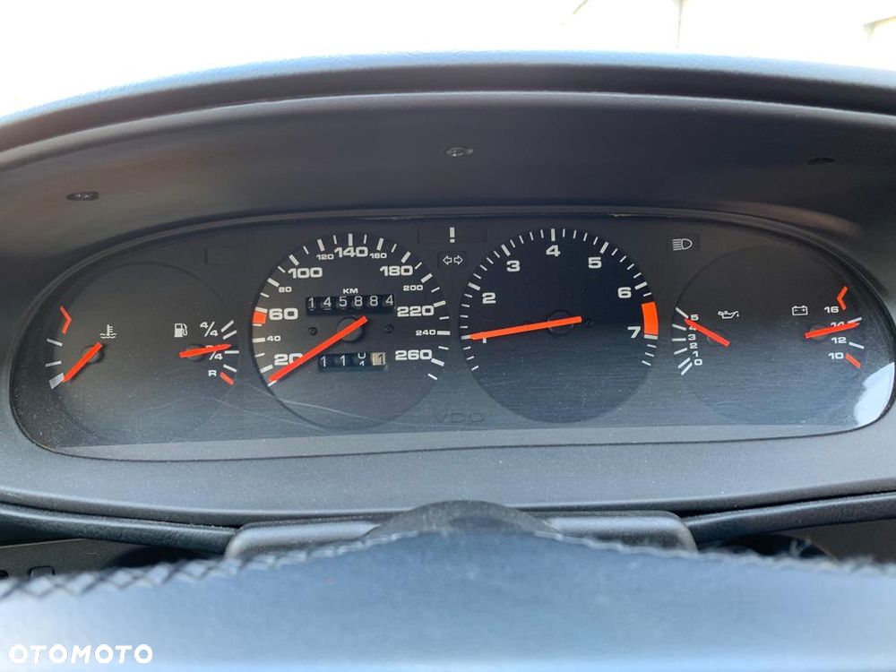 Porsche 944 - 12