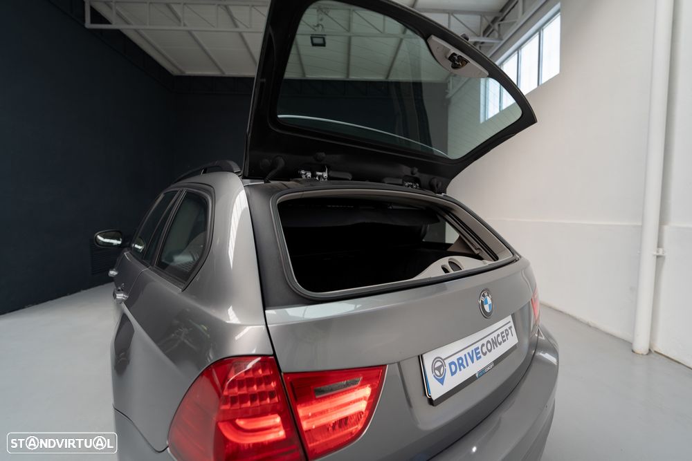 BMW 318 d Navigation Sport - 31