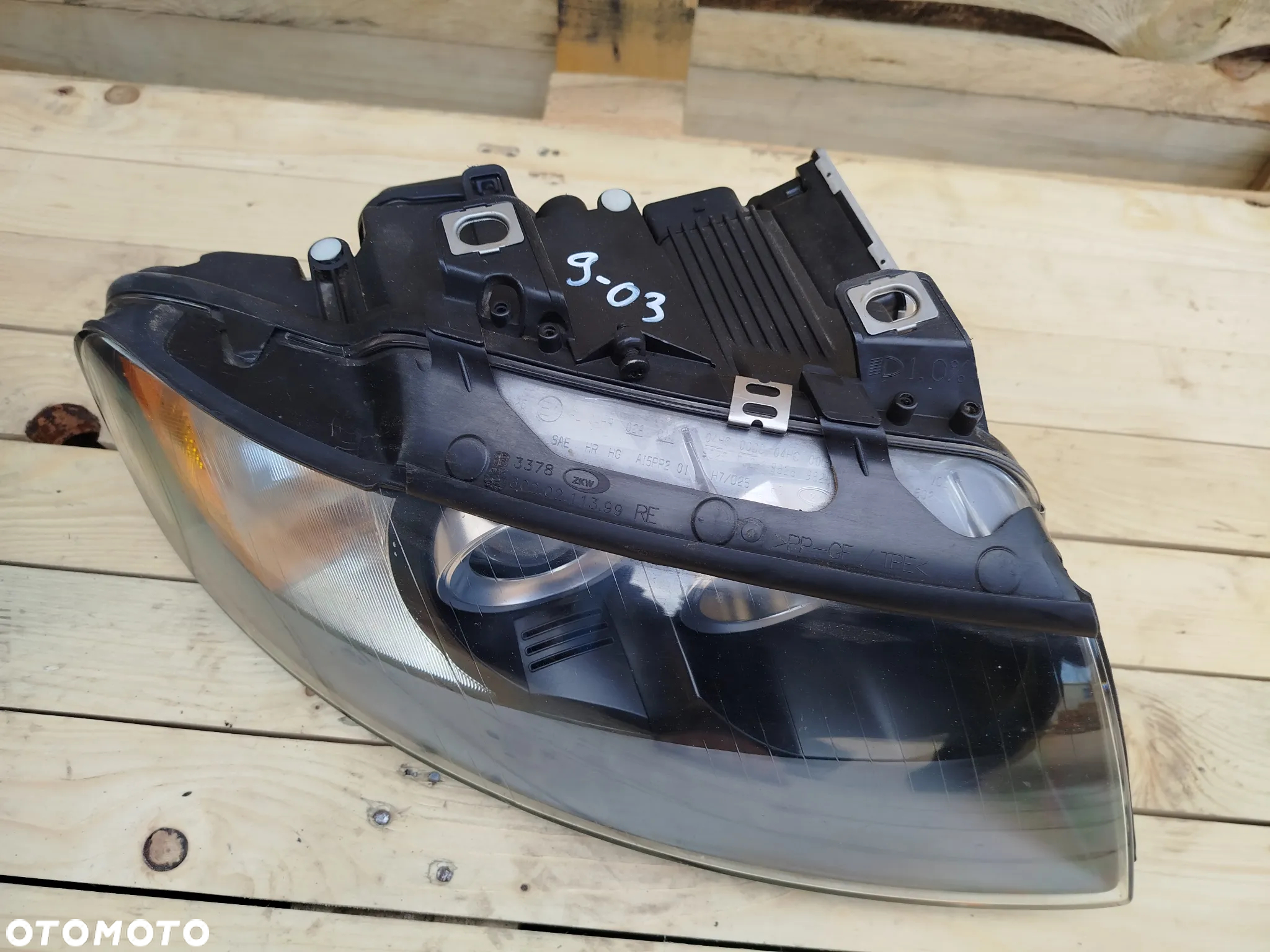 Audi A4 B6 Cabrio Xenon lampa prawa przód prawy - 3