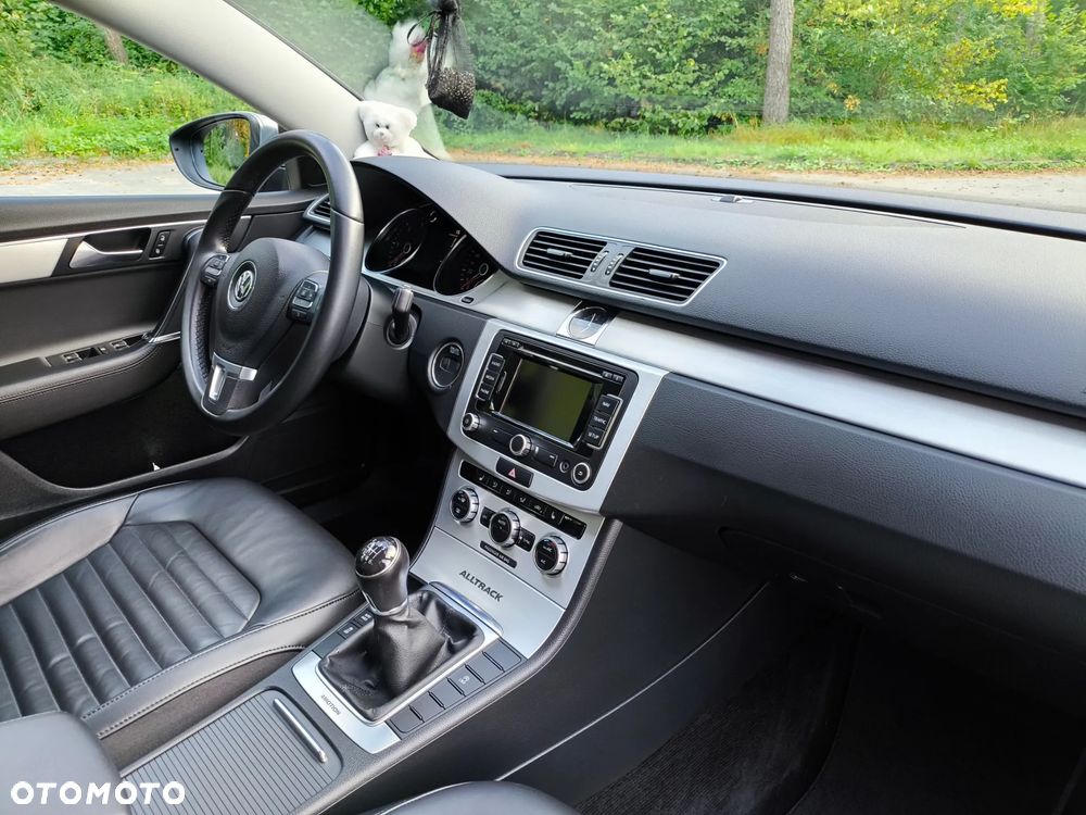 Volkswagen Passat 2.0 TDI DPF BlueMotion Technology Trendline - 29