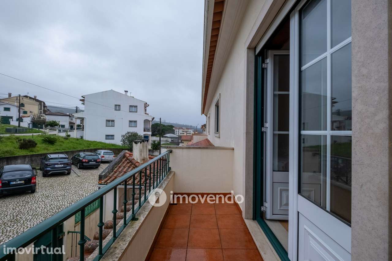 Moradia geminada T3, com áreas amplas e garagem, em Minde, Santarém - Grande imagem: 5/41