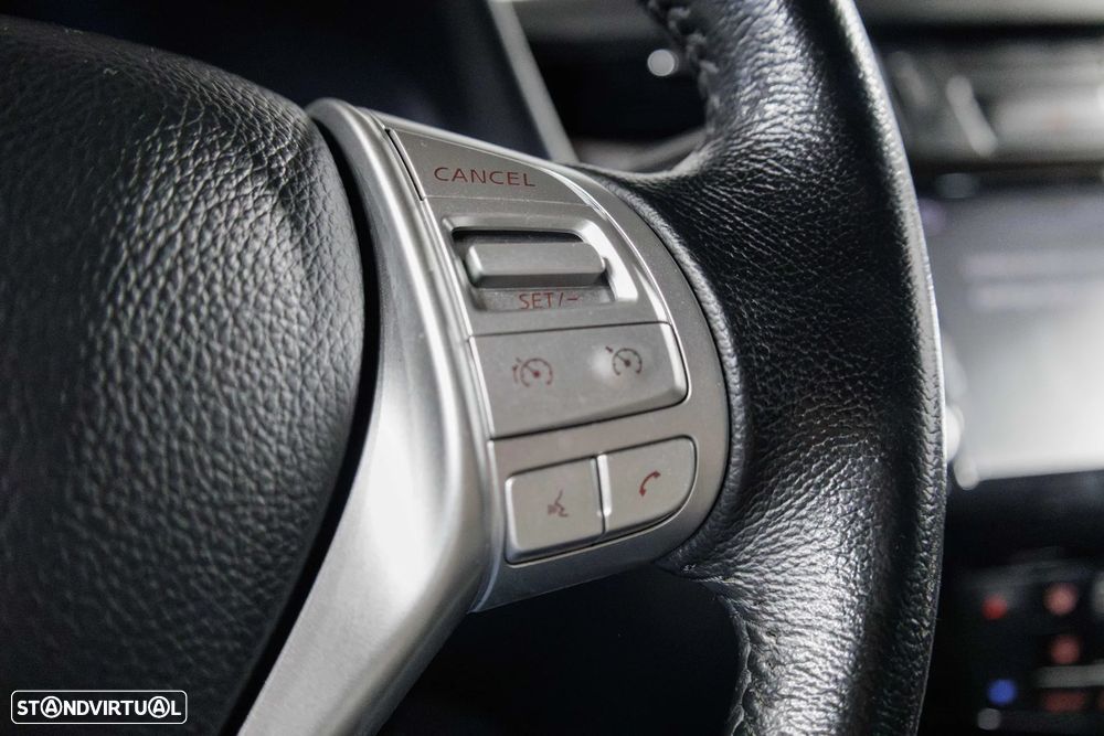 Nissan Navara 2.3 dCi CD 4WD N-Connecta - 31
