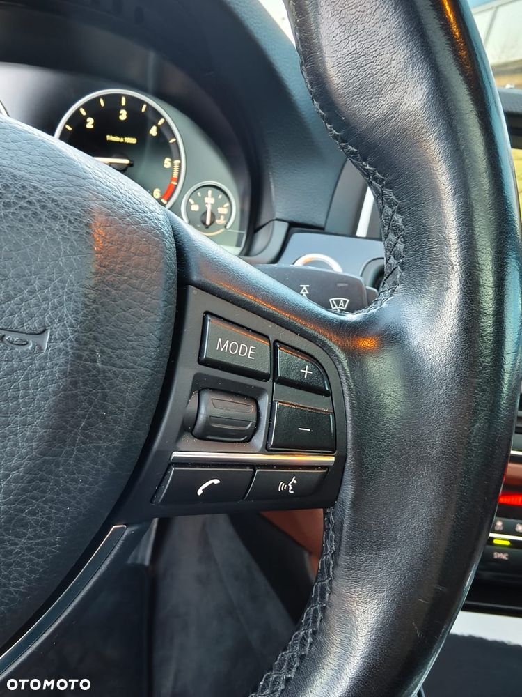 BMW Seria 5 525d - 28