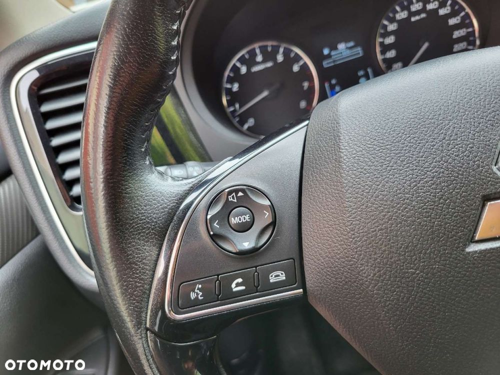 Mitsubishi Outlander - 32