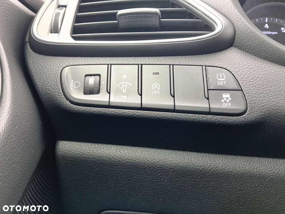 Hyundai i30 1.0 T-GDI Classic + DCT - 18