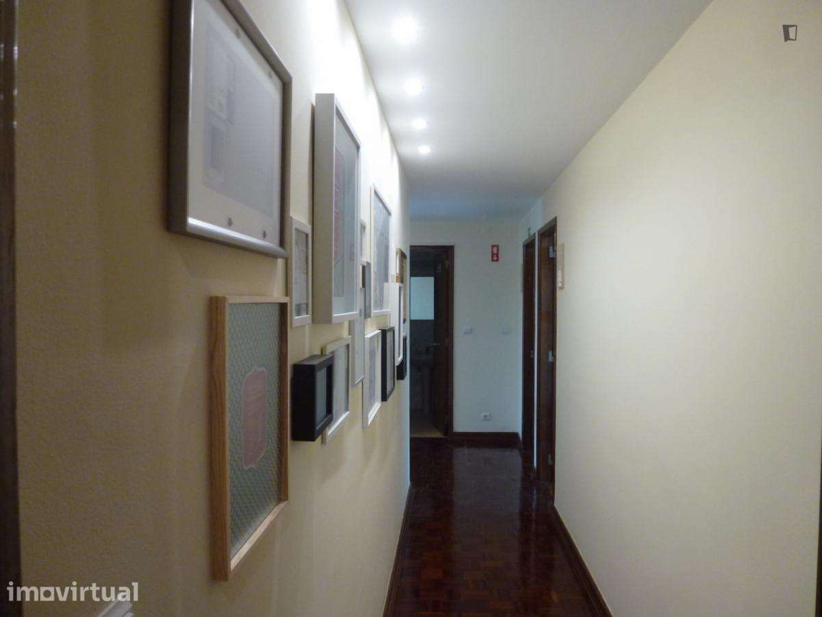 Quarto - localizado em Campolide Lisbon - Grande imagem: 5/13