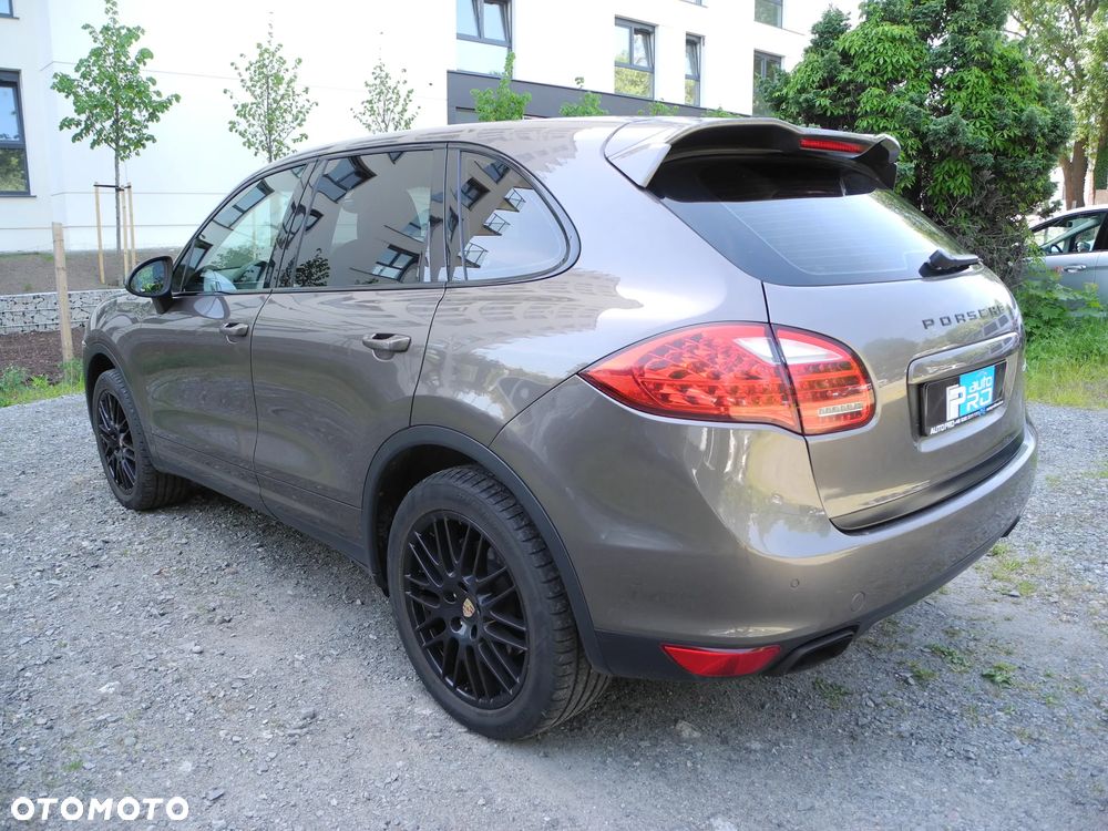Porsche Cayenne - 4