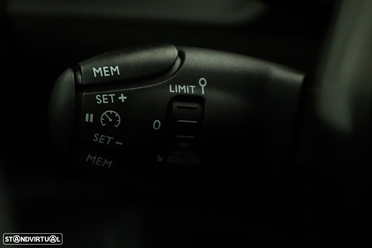 Peugeot 2008 1.2 PureTech Allure - 18