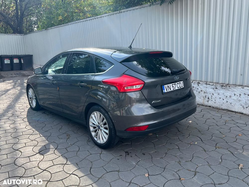 Ford Focus 1.5 TDCi Powershift Titanium - 4