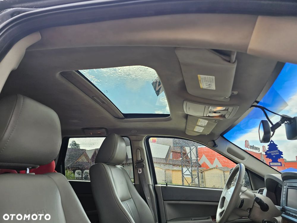 Jeep Grand Cherokee - 21
