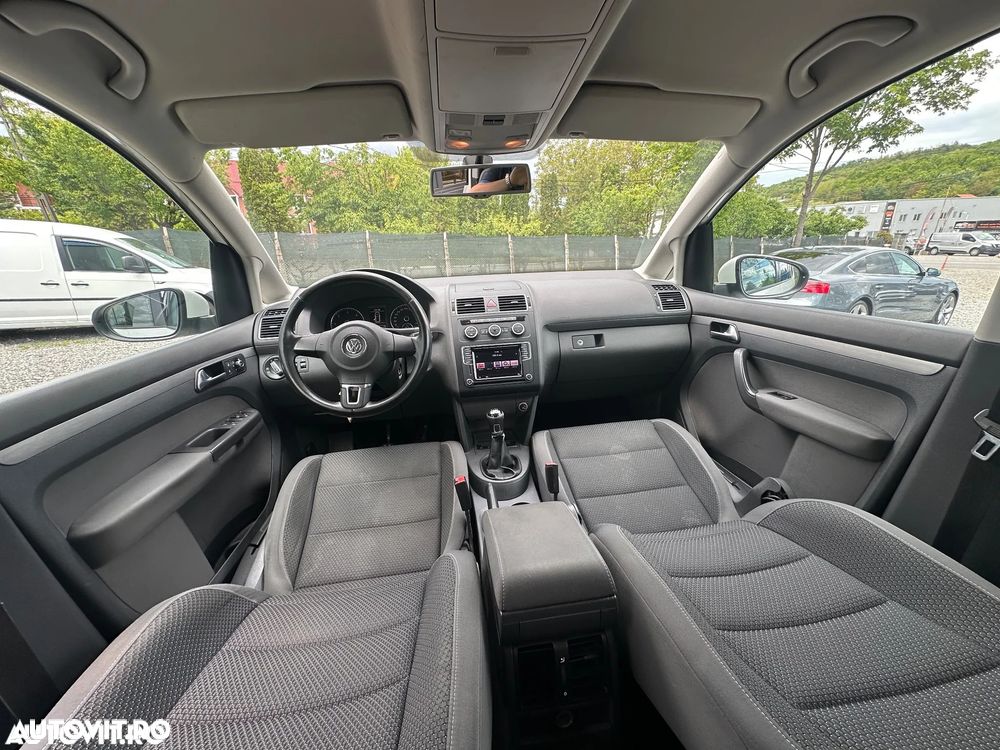 Volkswagen Touran - 23