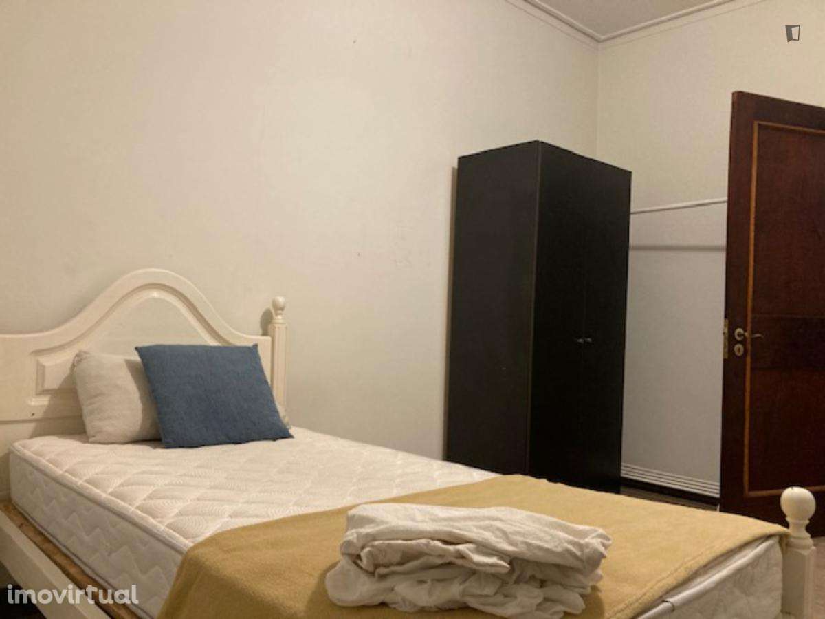 Quarto - localizado em Paranhos Porto - Grande imagem: 5/19