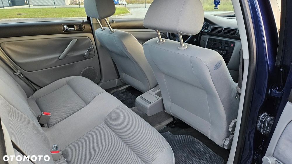 Volkswagen Passat 1.8T Basis - 35