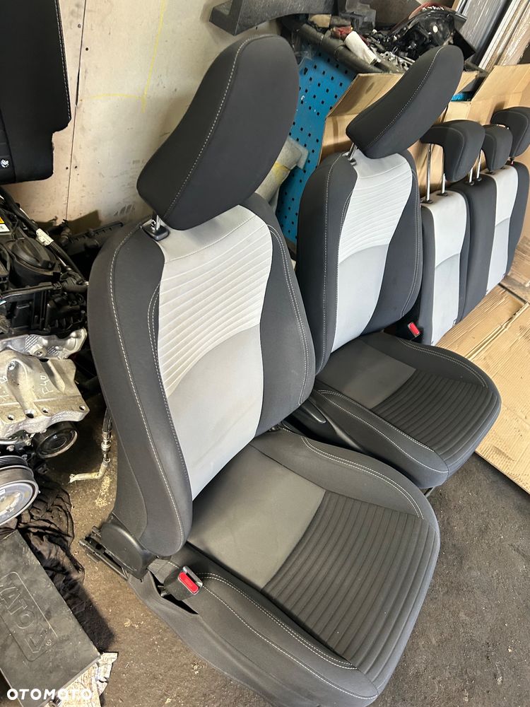 Toyota Yaris III lift fotel lewy kierowcy prawy pasażera 5D - 6