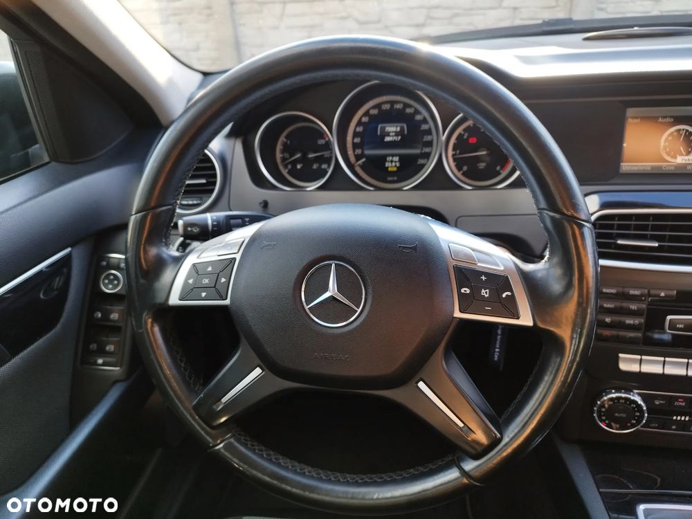 Mercedes-Benz Klasa C 200 CDI BlueEff Avantgarde - 28