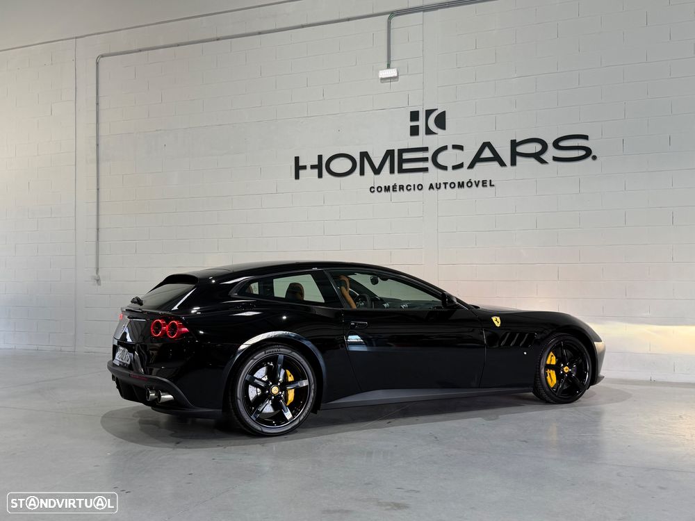 Ferrari GTC4 Lusso - 14
