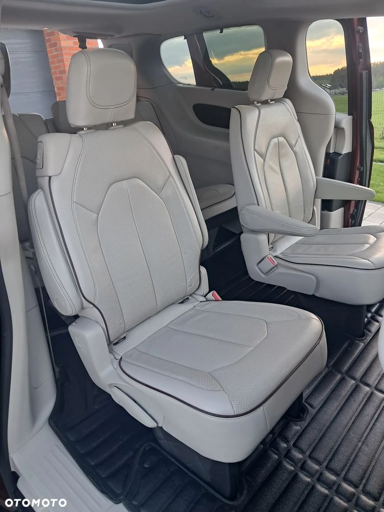 Chrysler Pacifica - 11