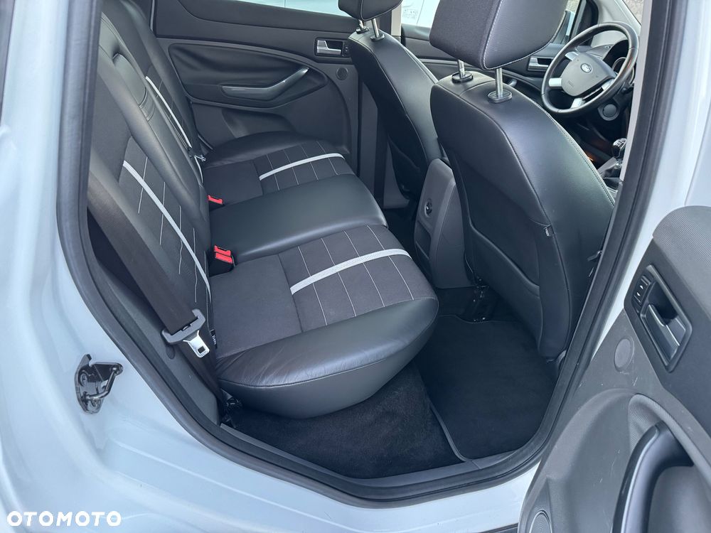 Ford Kuga 2.0 TDCi 4x4 Titanium - 14