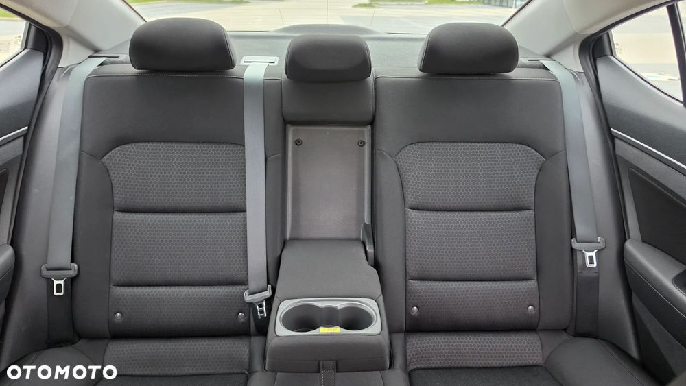 Hyundai Elantra 1.6 Style - 35