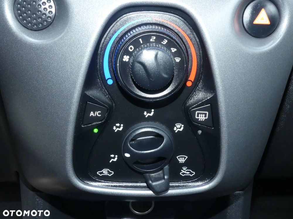 Toyota Aygo x-play - 36