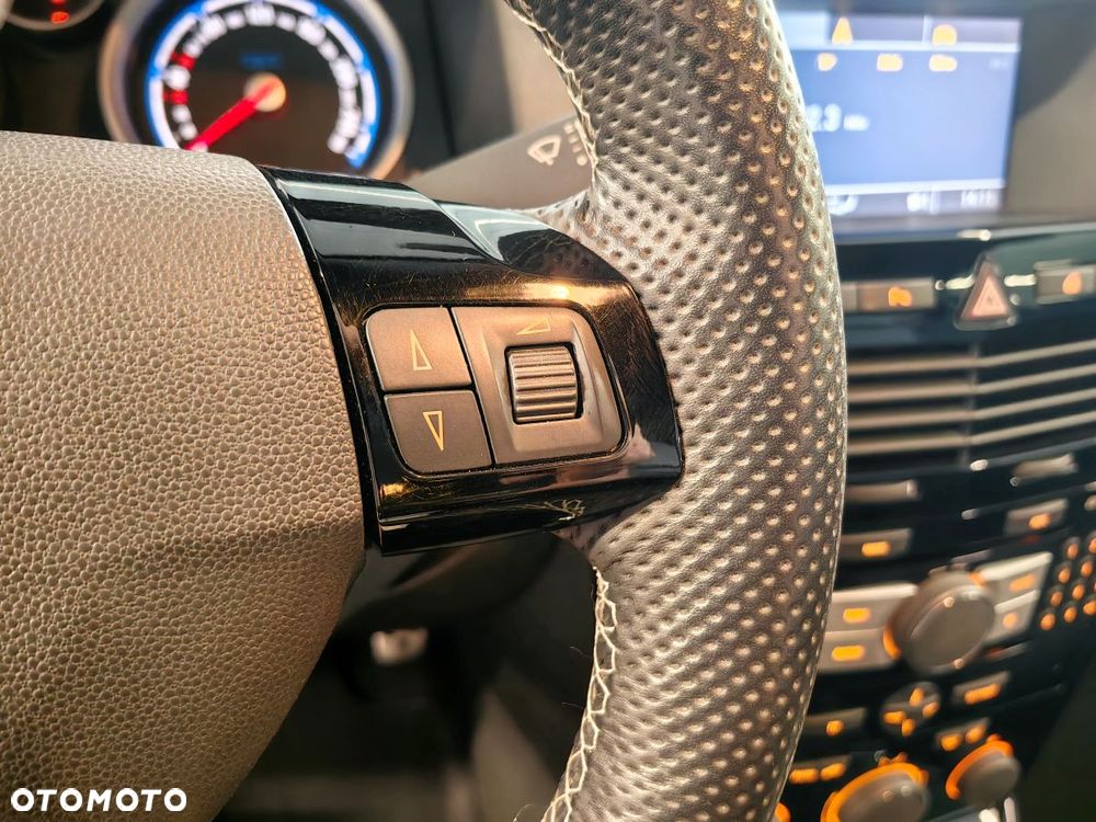 Opel Astra OPC Nürburgring Edition - 17