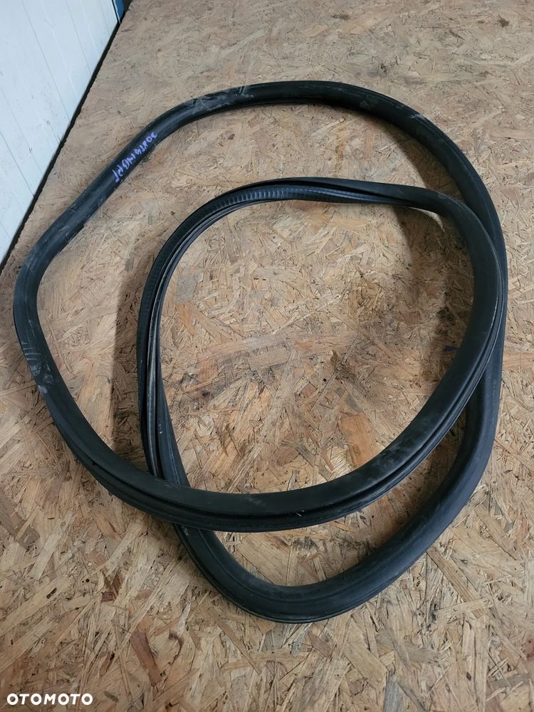 Uszczelka drzwi prawa tylna Peugeot 308 T9 HB - 1