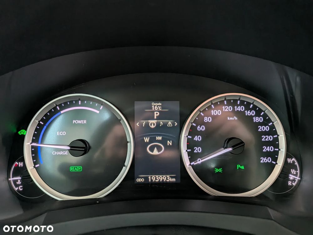 Lexus IS 300h Prestige - 28