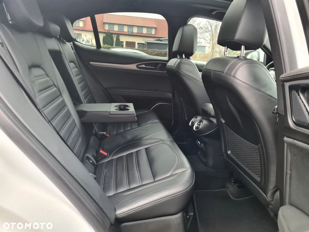 Alfa Romeo Stelvio 2.0 Turbo Executive Q4 - 32