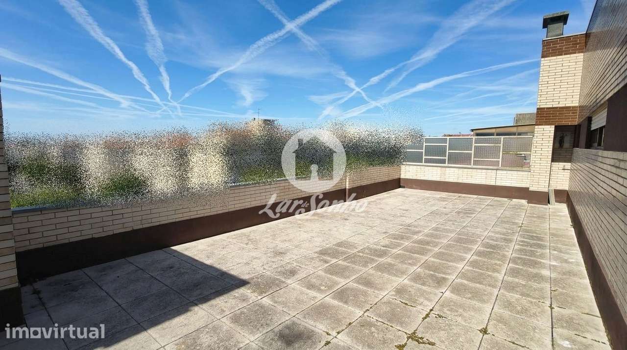Apartamento T3 com terraço a 200m da praia da Póvoa - Grande imagem: 2/31
