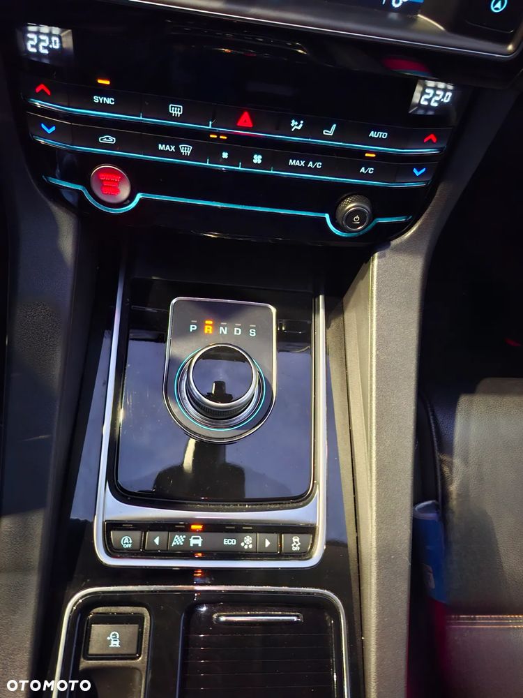 Jaguar F-Pace 2.0 i4D AWD Prestige - 37