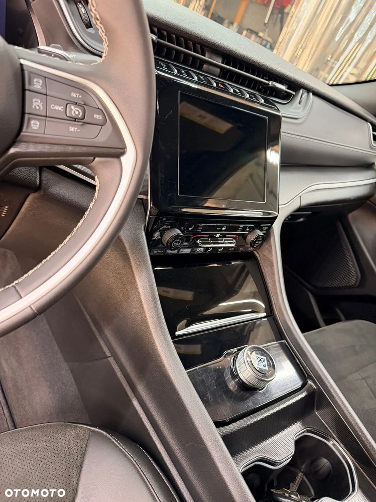 Jeep Grand Cherokee - 8