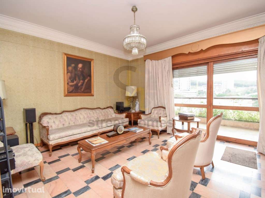 Apartamento T3 junto à Escola de Miraflores - Grande imagem: 3/26