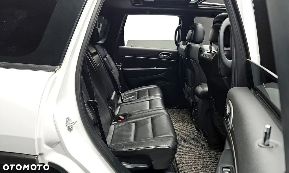 Jeep Grand Cherokee - 12