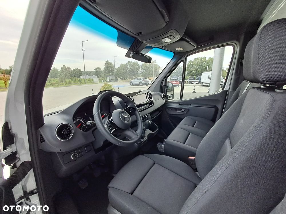 Mercedes-Benz Sprinter - 12