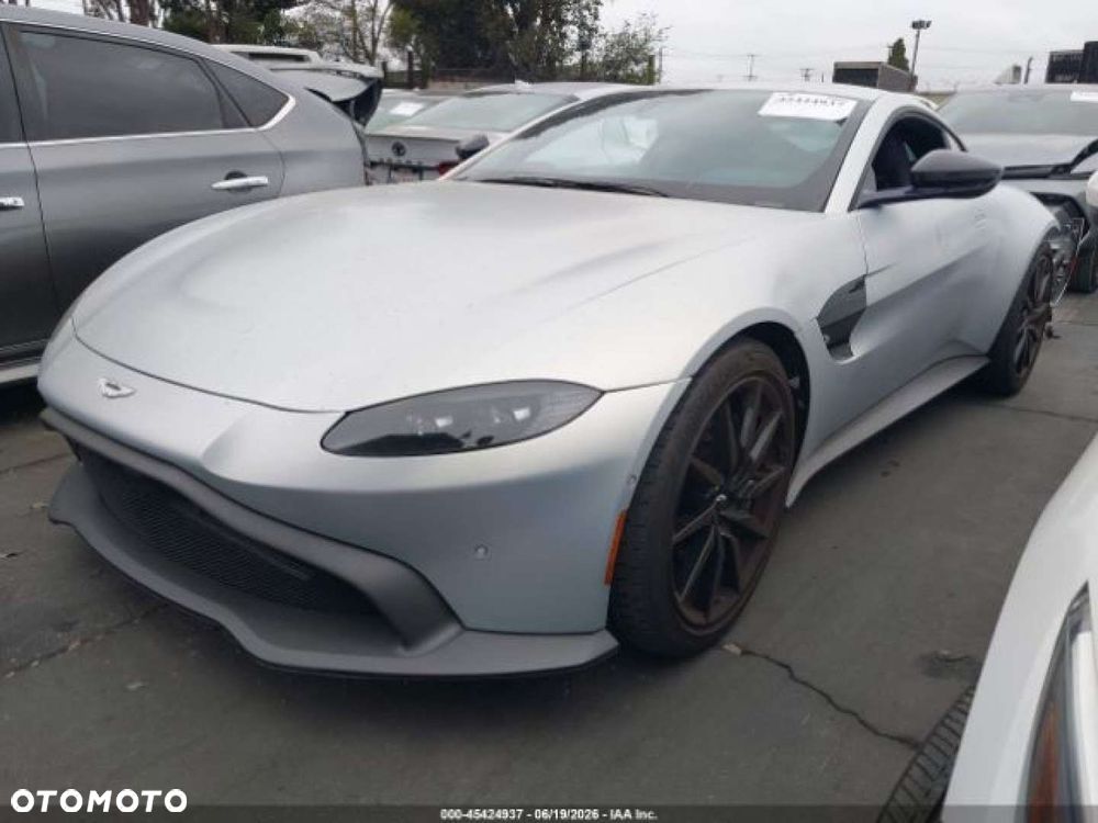 Aston Martin Vantage - 2