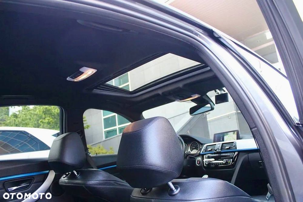 BMW Seria 3 330i M Sport - 16