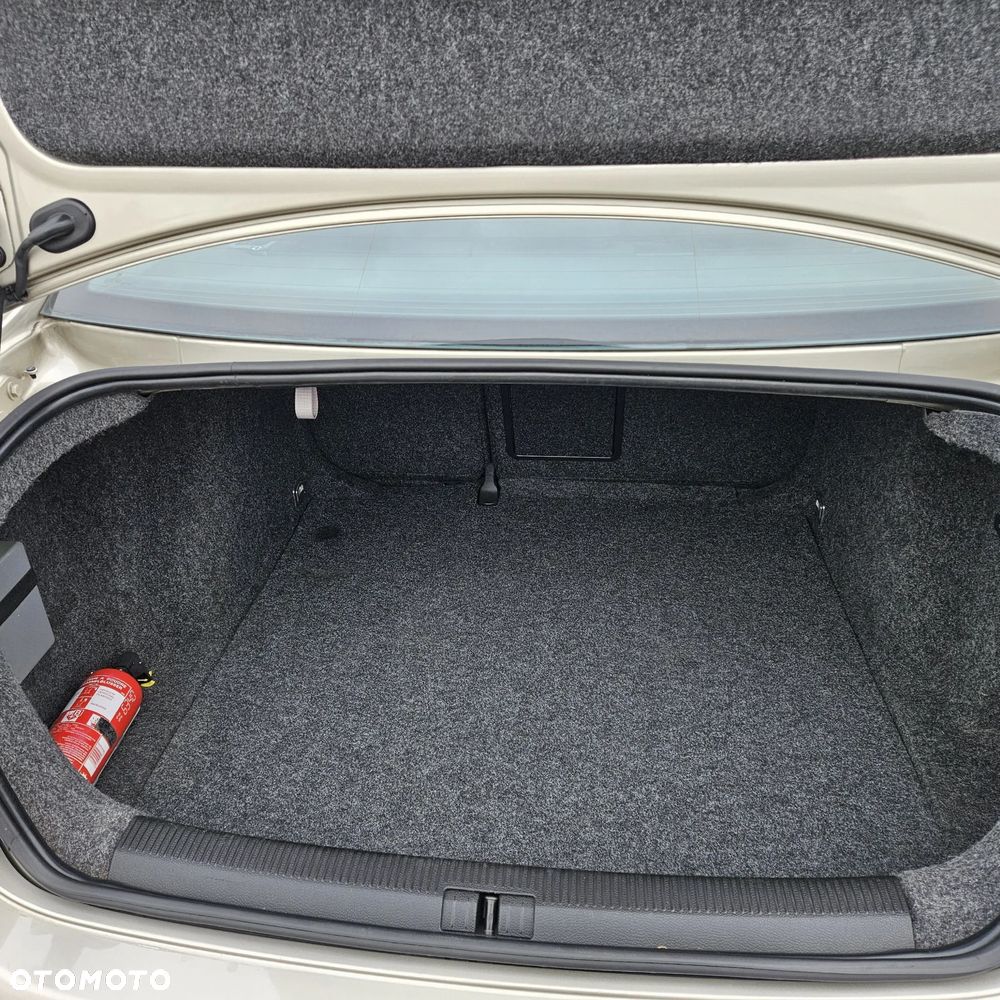 Volkswagen Jetta 1.9 TDI United - 16