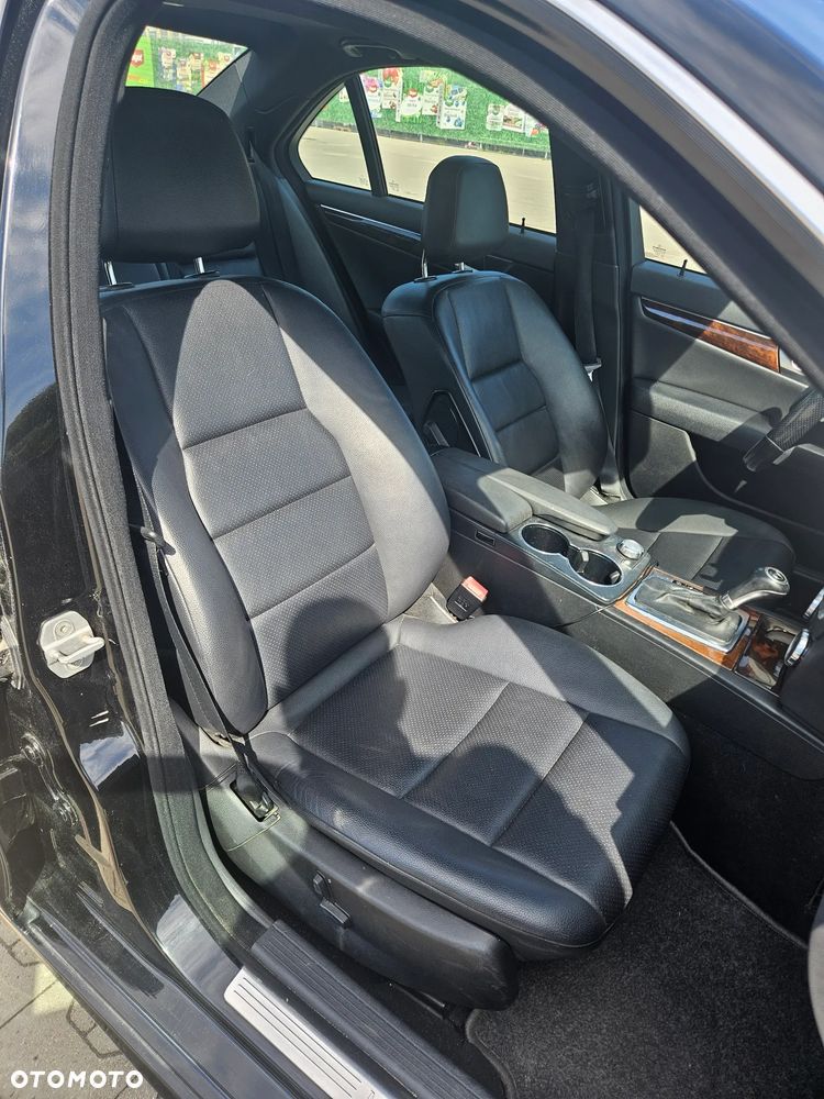Mercedes-Benz Klasa C 250 CGI BlueEff Avantgarde - 20