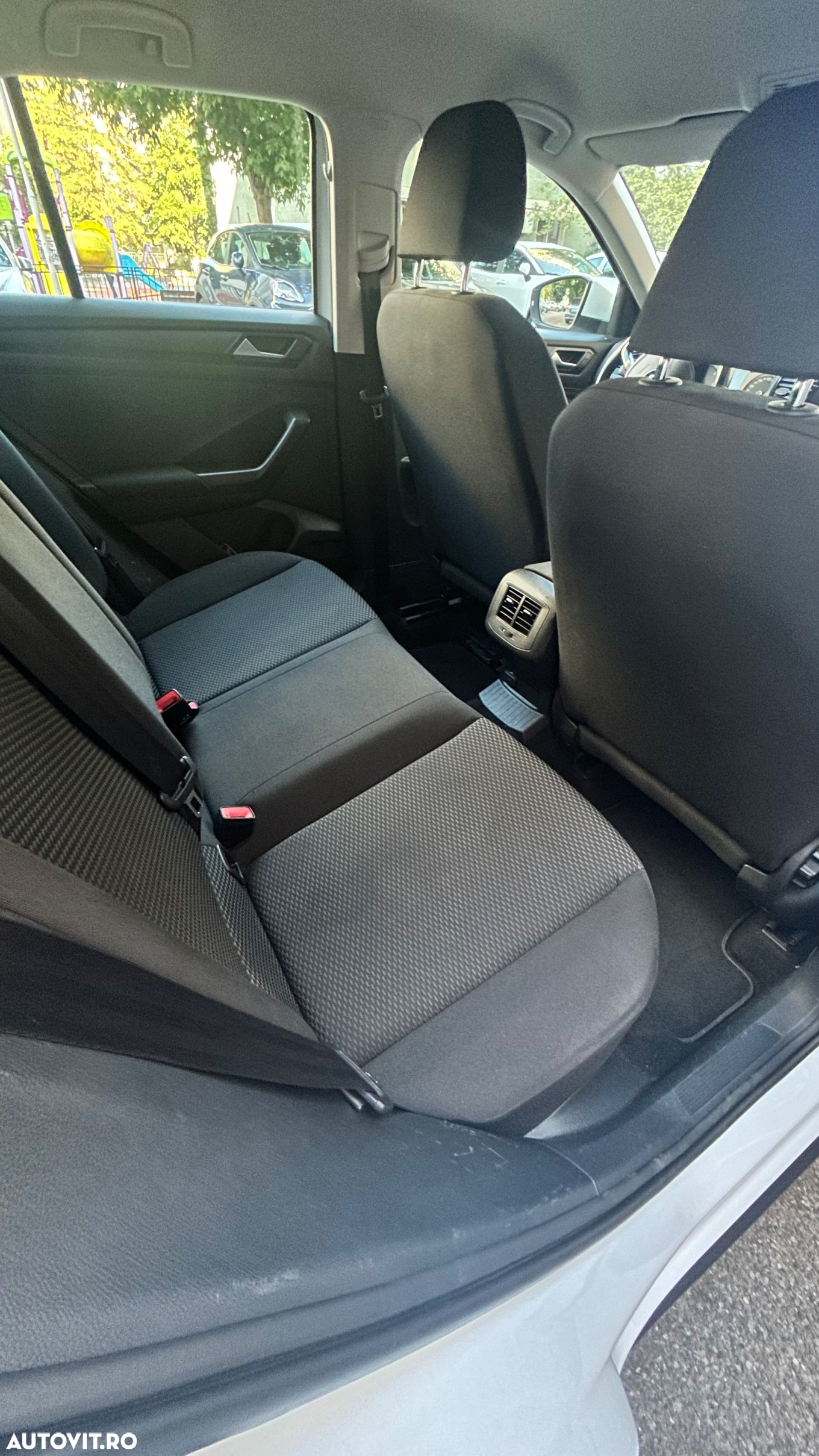 Volkswagen T-ROC 1.6 TDI Design - 19